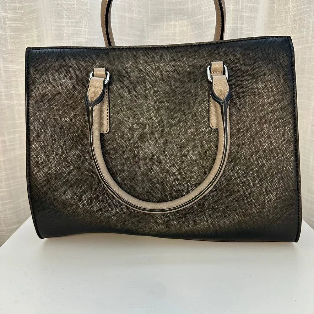 Guess Black & Beige Purse Satchel - LIKE NEW